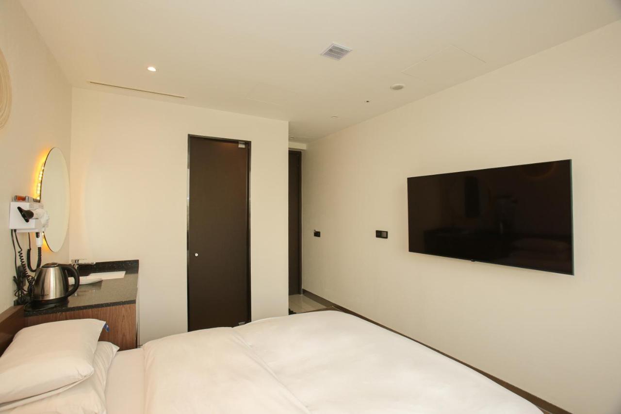 Hotel The Designers Hongdae Seoul Exterior photo