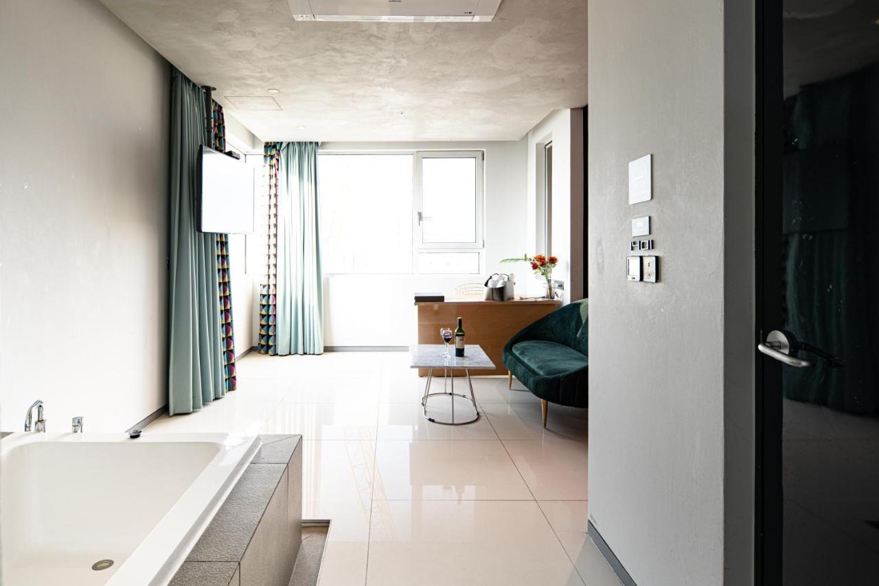 Hotel The Designers Hongdae Seoul Exterior photo