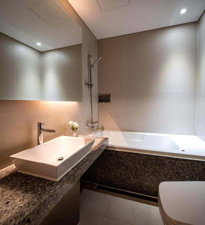 Hotel The Designers Hongdae Seoul Exterior photo