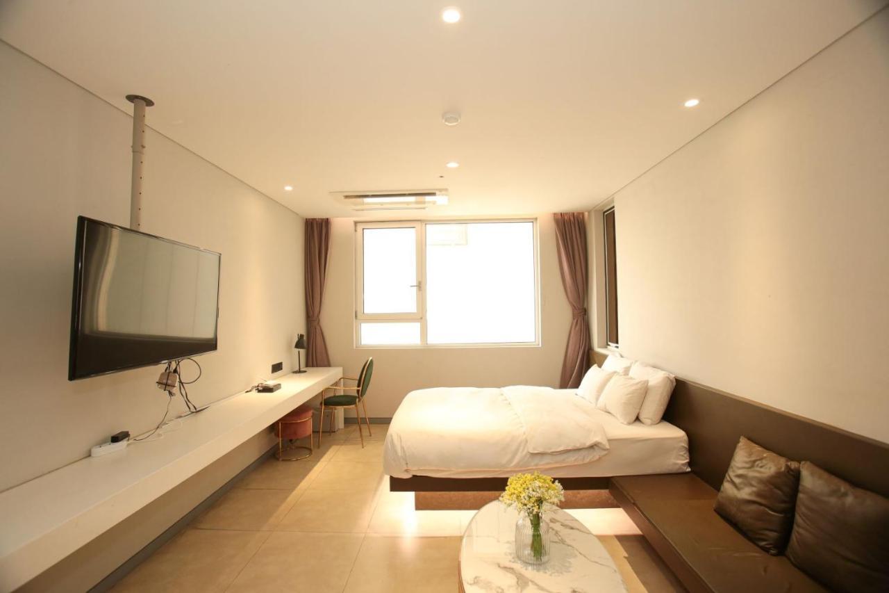 Hotel The Designers Hongdae Seoul Exterior photo