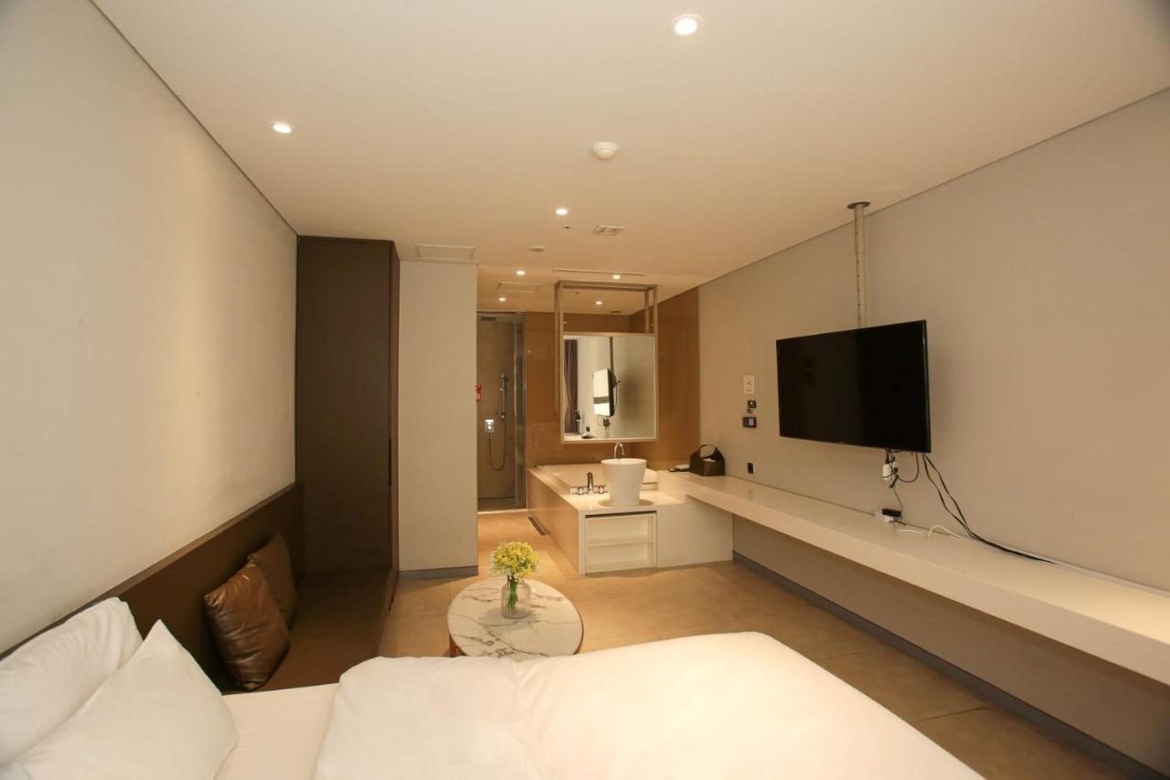 Hotel The Designers Hongdae Seoul Exterior photo
