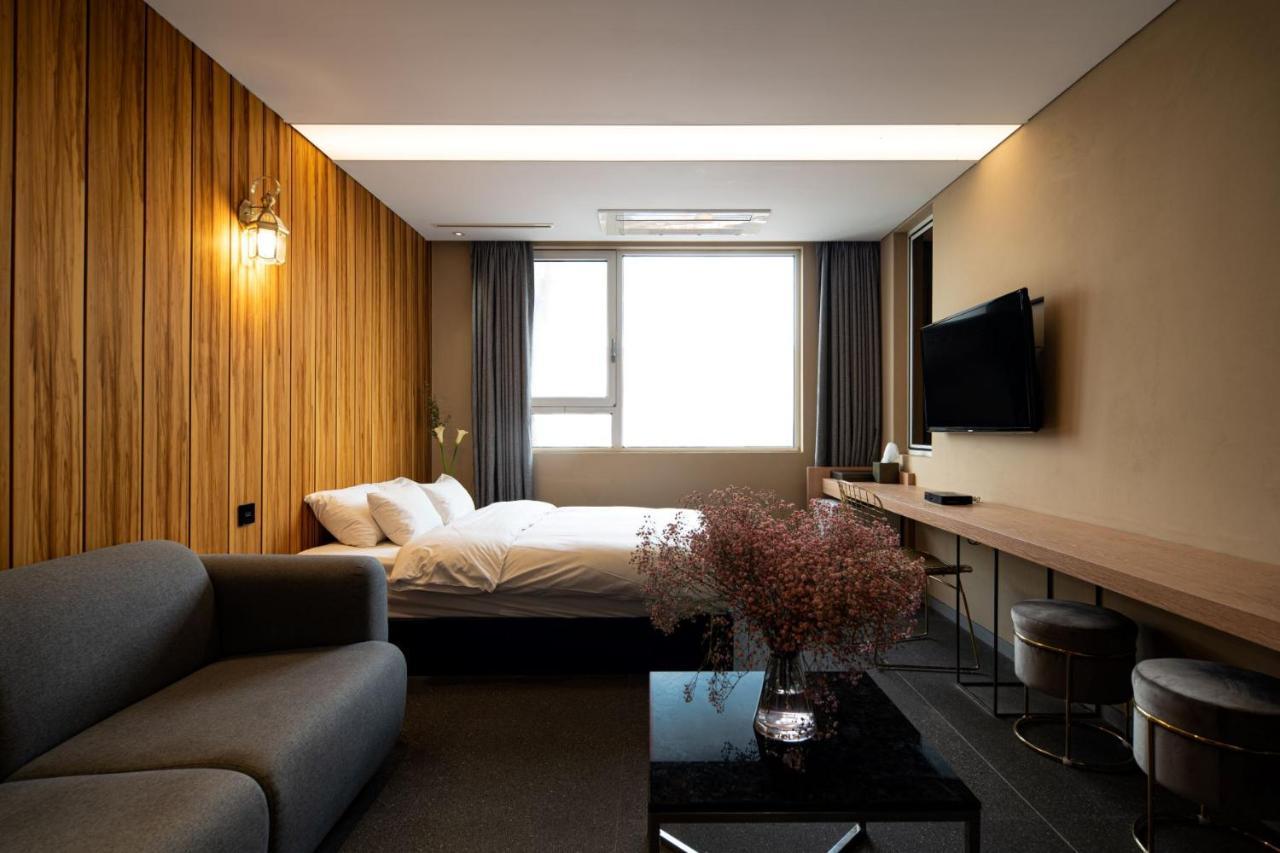 Hotel The Designers Hongdae Seoul Exterior photo