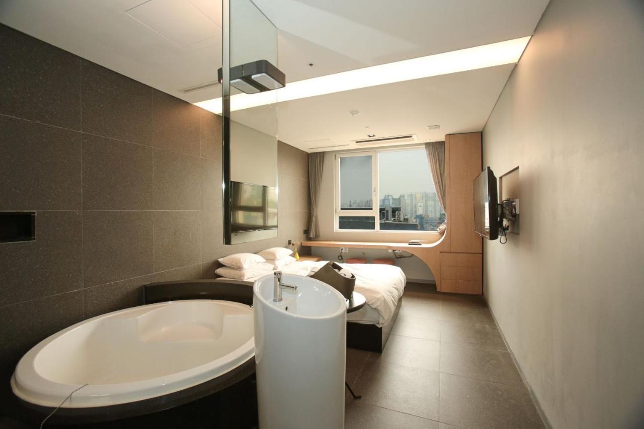 Hotel The Designers Hongdae Seoul Exterior photo