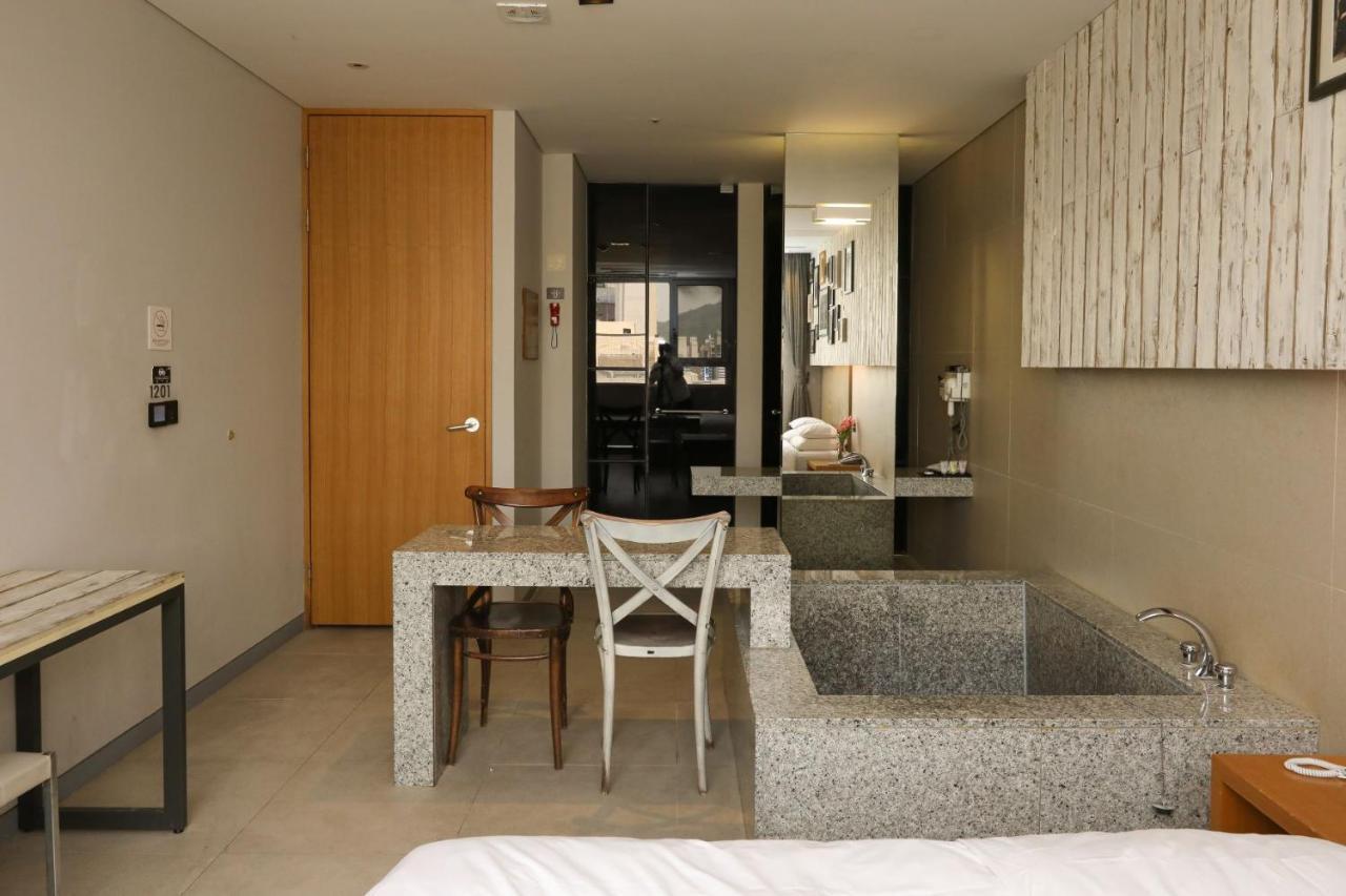 Hotel The Designers Hongdae Seoul Exterior photo