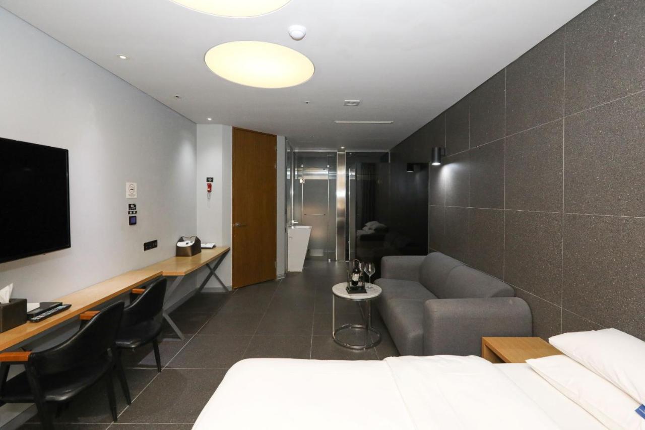 Hotel The Designers Hongdae Seoul Exterior photo