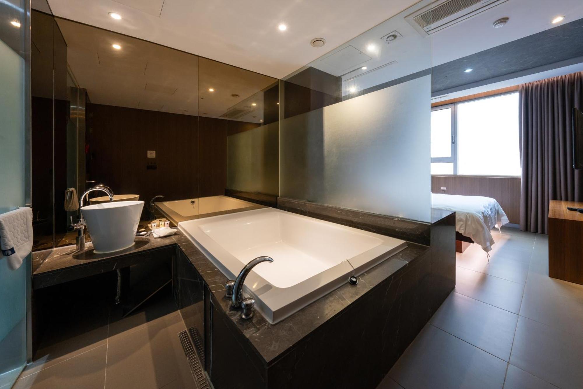 Hotel The Designers Hongdae Seoul Exterior photo