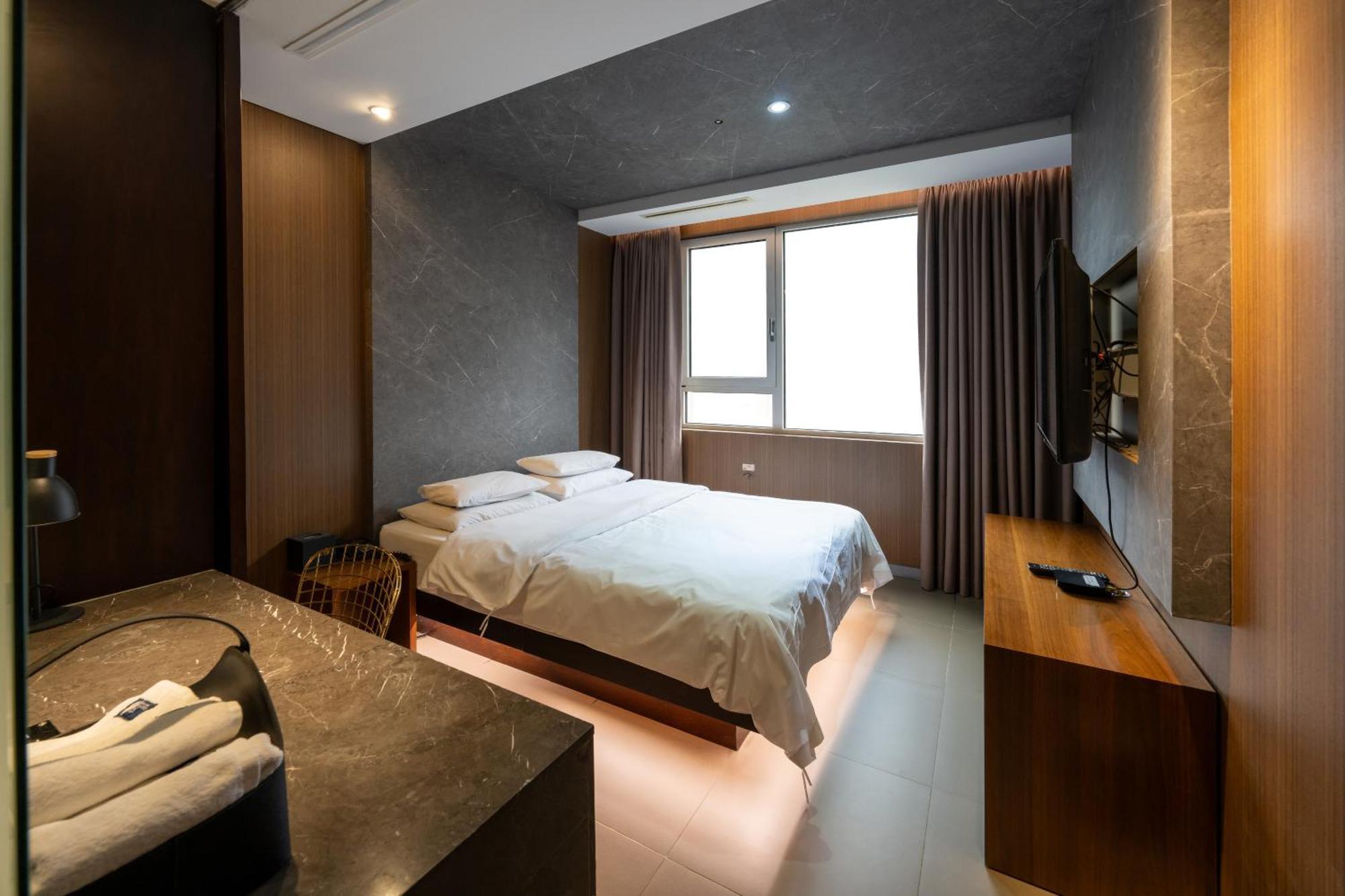 Hotel The Designers Hongdae Seoul Exterior photo