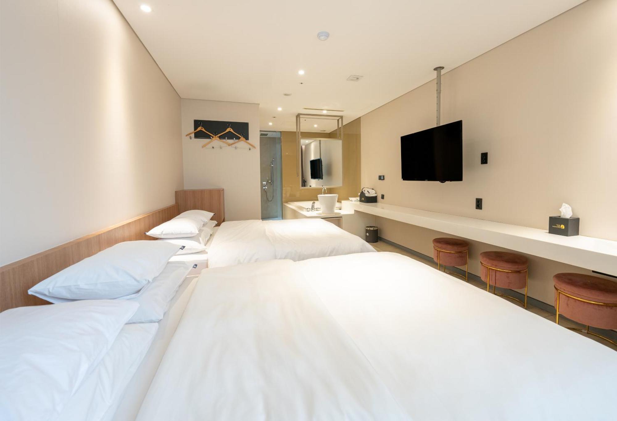 Hotel The Designers Hongdae Seoul Exterior photo